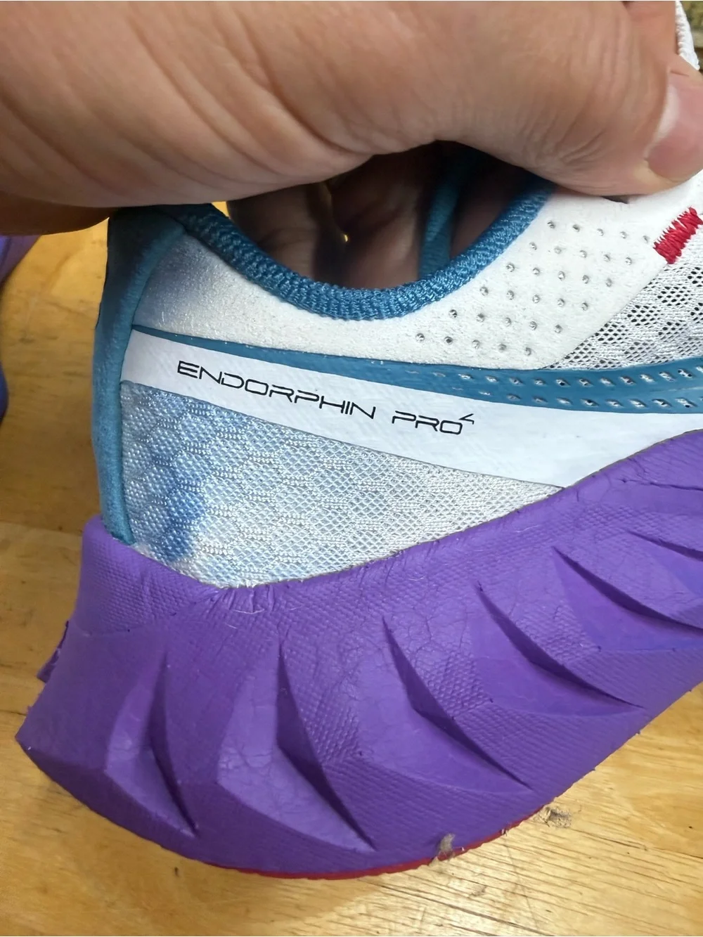 Saucony Endorphin Pro 4 White, Purple & Blue running Sneakers women’s size 9.5